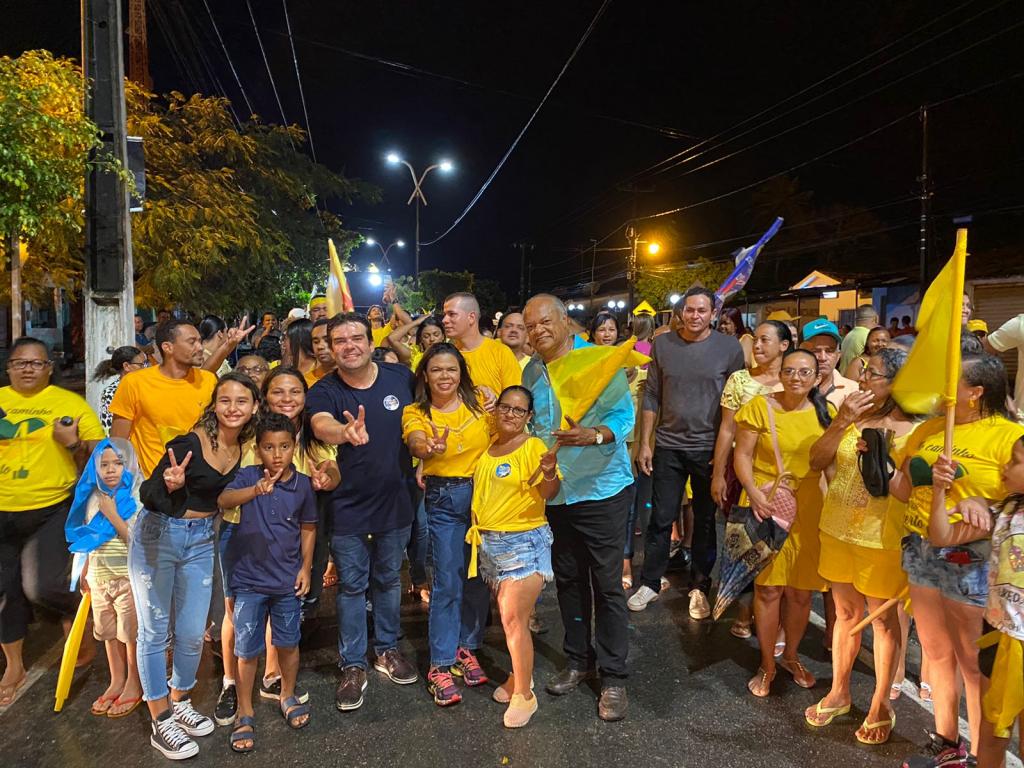 Eduardo Carneiro participa de adesivaço em João Pessoa e se reúne