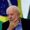 Presidente Lula cortava a unha do pé quando caiu no banheiro e bateu a cabeça